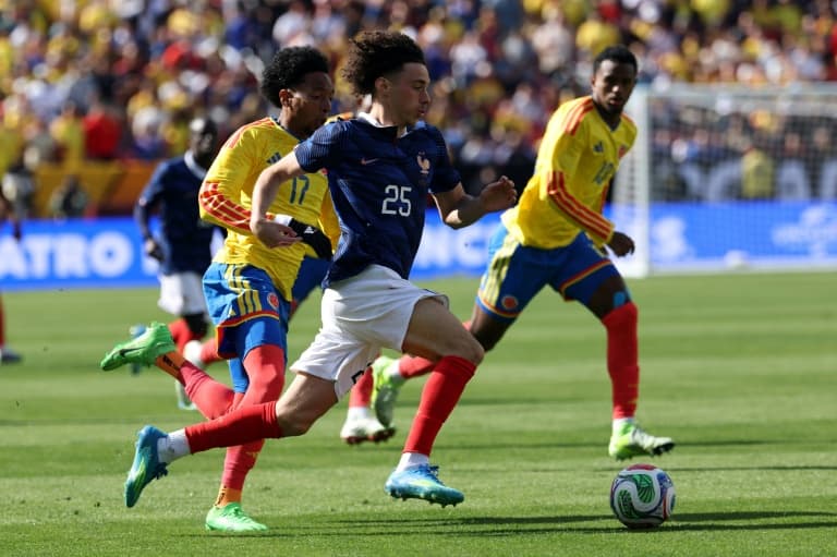Foot: Akliouche marque des points en bleu