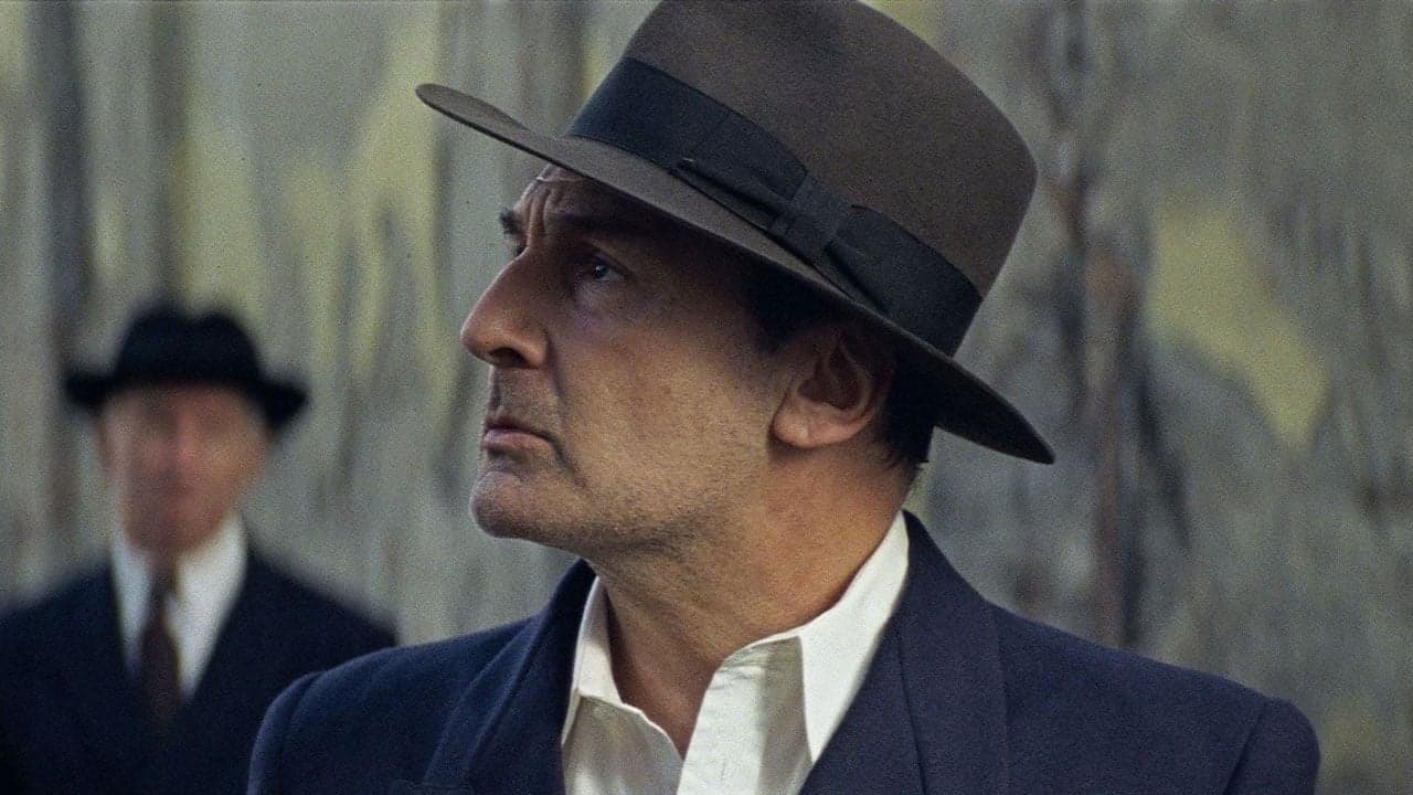"J’ai un peu halluciné !" : avant Moulin, Gilles Lellouche aurait pu incarner cette grande figure historique dans les films La Bataille de Gaulle