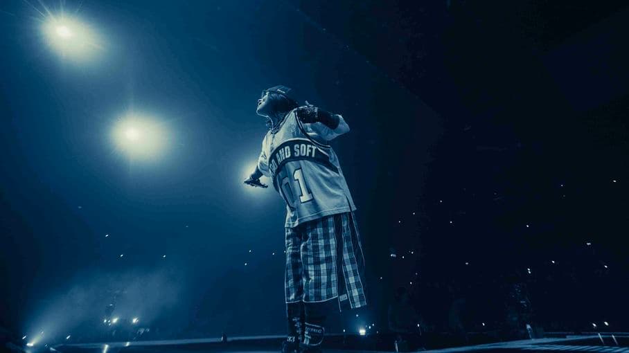 Le film concert de Billie Eilish co-réalisé avec James Cameron, une expérience immersive qui séduit les fans