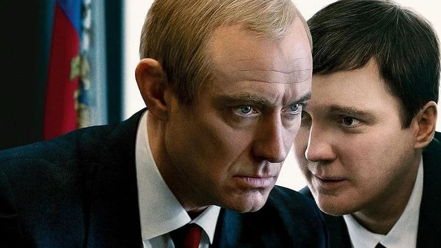 "Le Mage du Kremlin" : la conquête, puis l'exercice du pouvoir par le "tsar" Poutine, dans un thriller signé Olivier Assayas