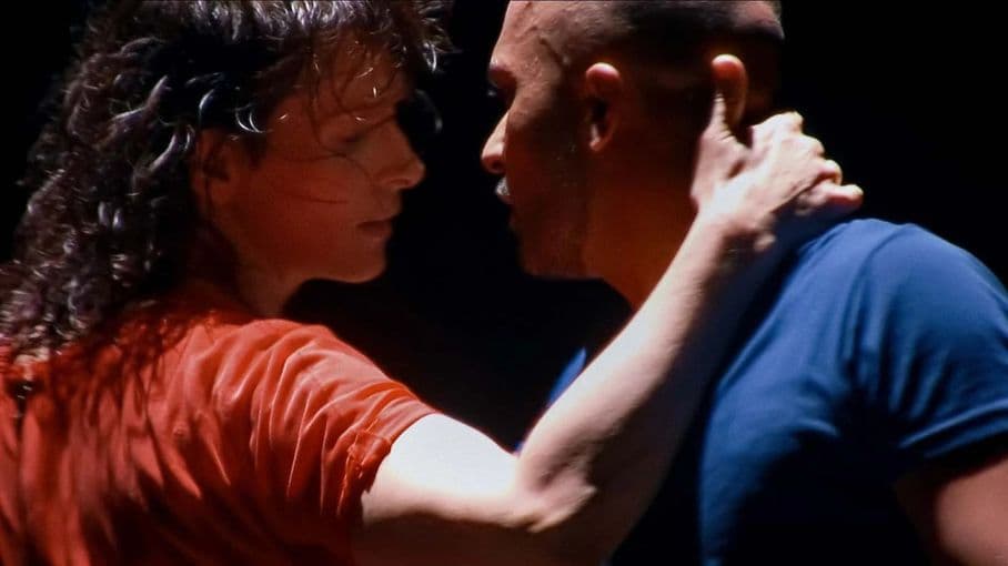 "Avant chaque représentation, je pensais que je n'allais pas m'en sortir, que j'allais mourir" : Juliette Binoche réalise "En nous", un documentaire sur son expérience de la danse